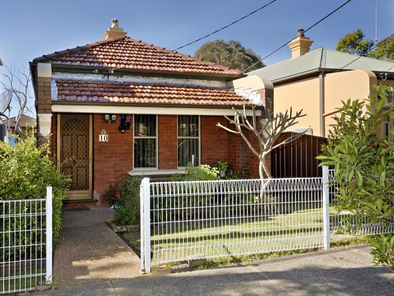 10 Fleet Street, Carlton, NSW 2218 Property Details
