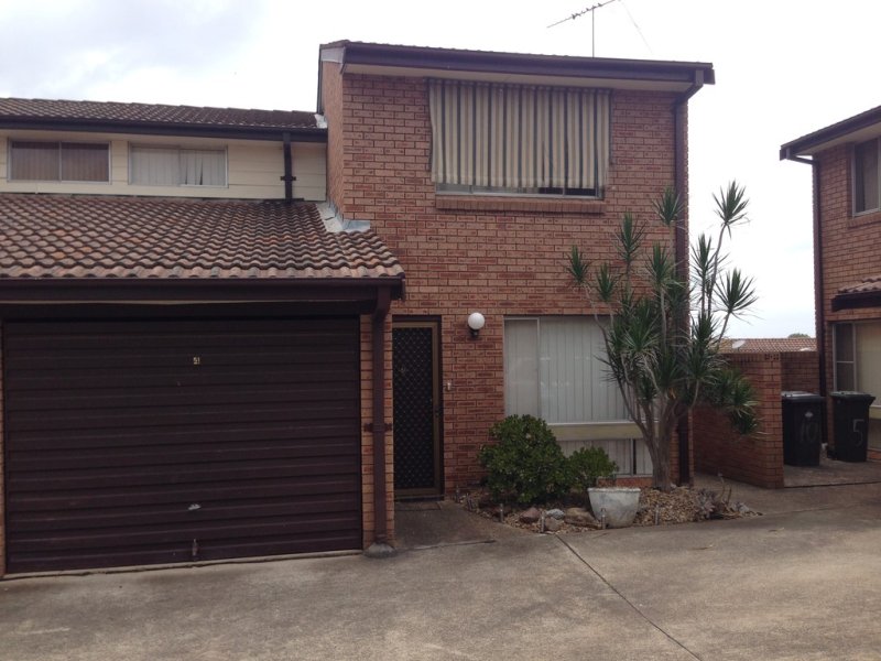 4/78 Canterbury Rd, Glenfield, NSW 2167 Property Details