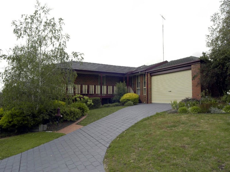 37 Kamarooka Drive, Wattle Glen, VIC 3096