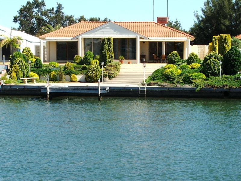 15 Waterside Drive, Dudley Park, WA 6210