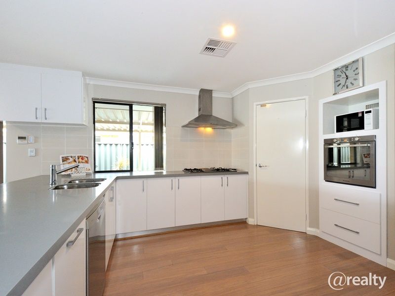 18 Lookout Vista, Singleton, WA 6175 Property Details