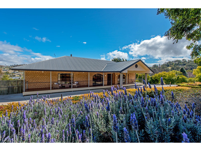 4 Windermere Drive, Hodgson Vale, Qld 4352