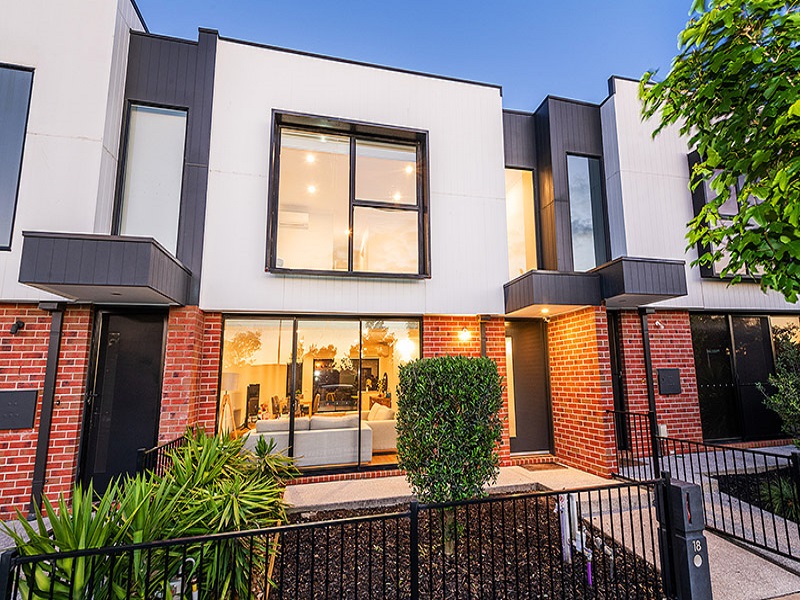 18 Parkdale Drive, Lyndhurst, Vic 3975 Property Details