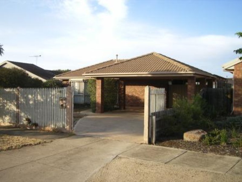 49 Walsingham Cres, Kurunjang, VIC 3337