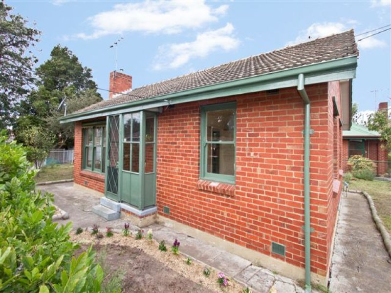 2 Tully Court, Ivanhoe, Vic 3079 Property Details