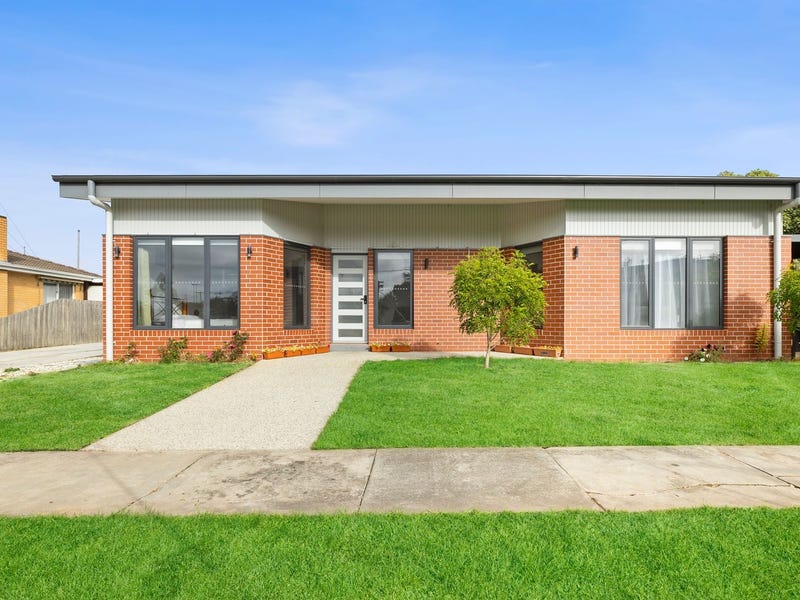 1/11 Walton Street, Wendouree, Vic 3355 Property Details
