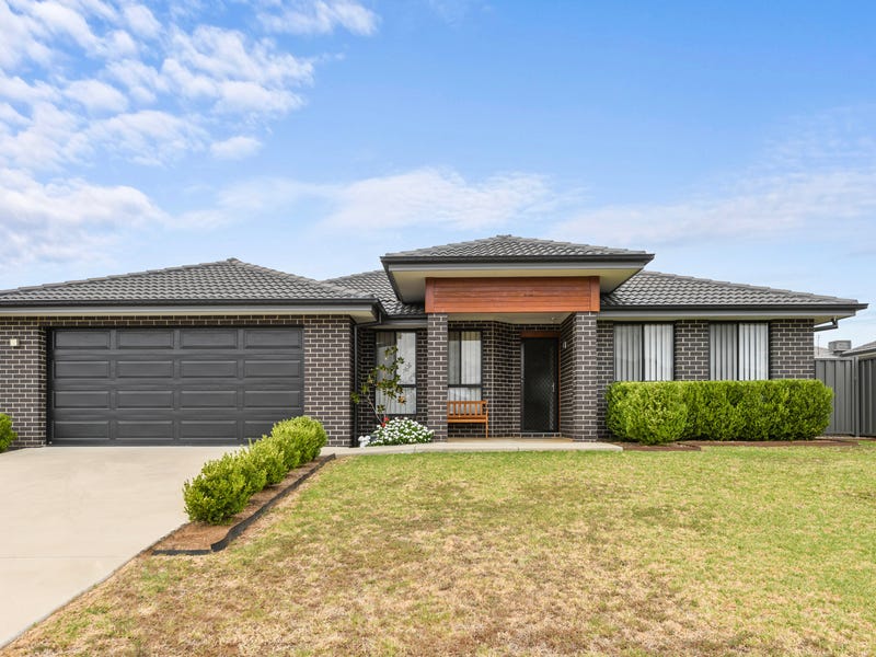 9 Simmental Way, Tamworth, Nsw 2340 - Property Details