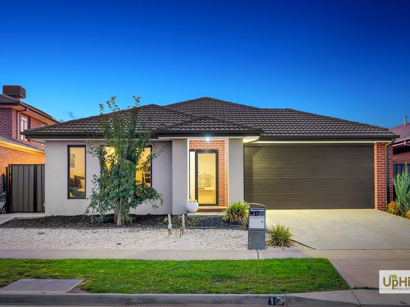 17 Kilmarnock Way, Clyde North, VIC
