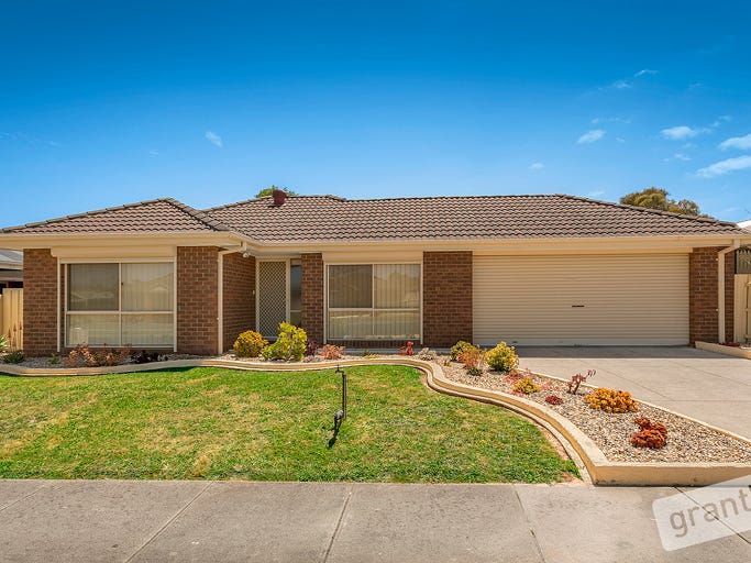 31 Dunbarton Drive, Pakenham, Vic 3810 Property Details