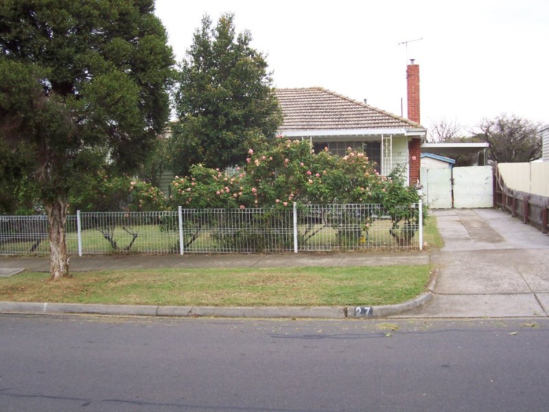 27 Mcmahon Road, Reservoir, VIC 3073