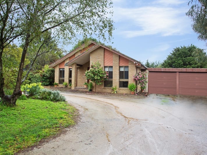 19 Old Farm Way, Romsey, VIC 3434