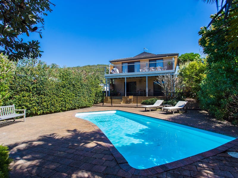 24 Croll Street, Blueys Beach, NSW 2428
