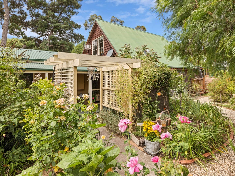 7 Pearces Road, Clunes, Vic 3370 Property Details