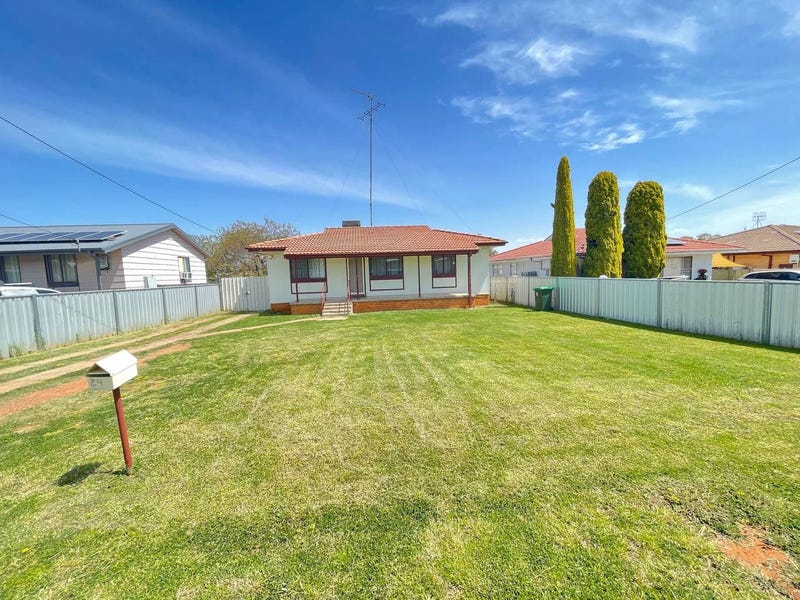 24 Derribong Street, Peak Hill, NSW 2869