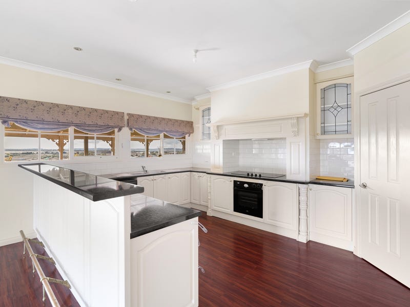 35 Redstone Hill Road, Sunbury, VIC 3429