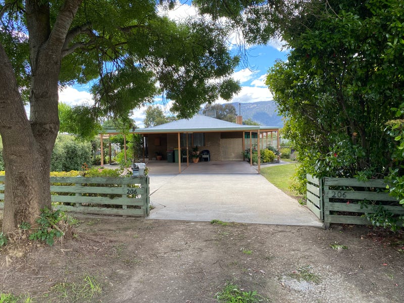 206 Hanson st, Corryong, Vic 3707 House for Sale