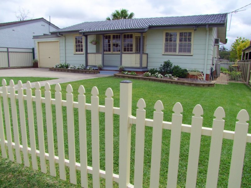 18 Lawson Avenue, Singleton Heights, NSW 2330