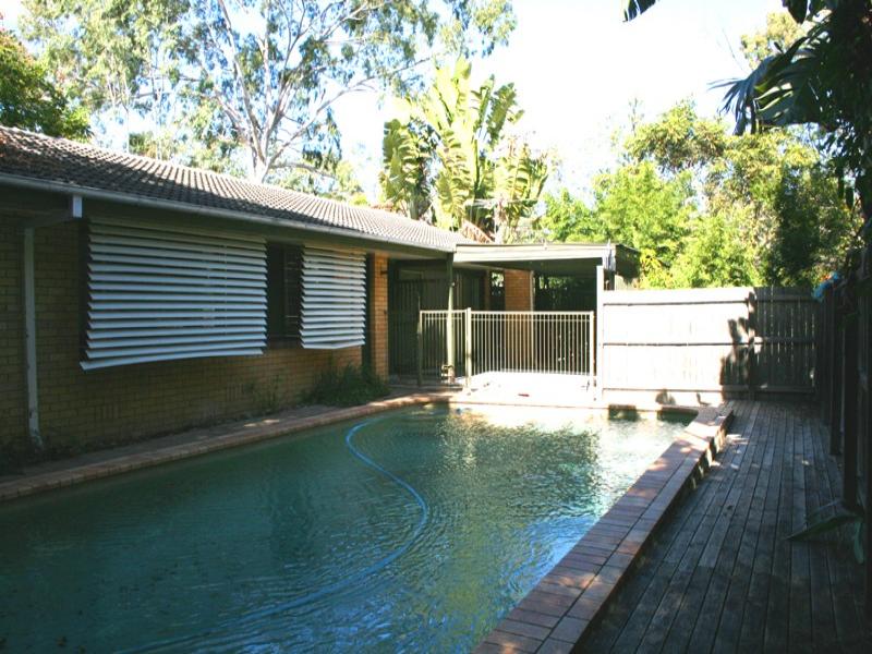 1 Dumbarton Drive, Kenmore, Qld 4069 Property Details