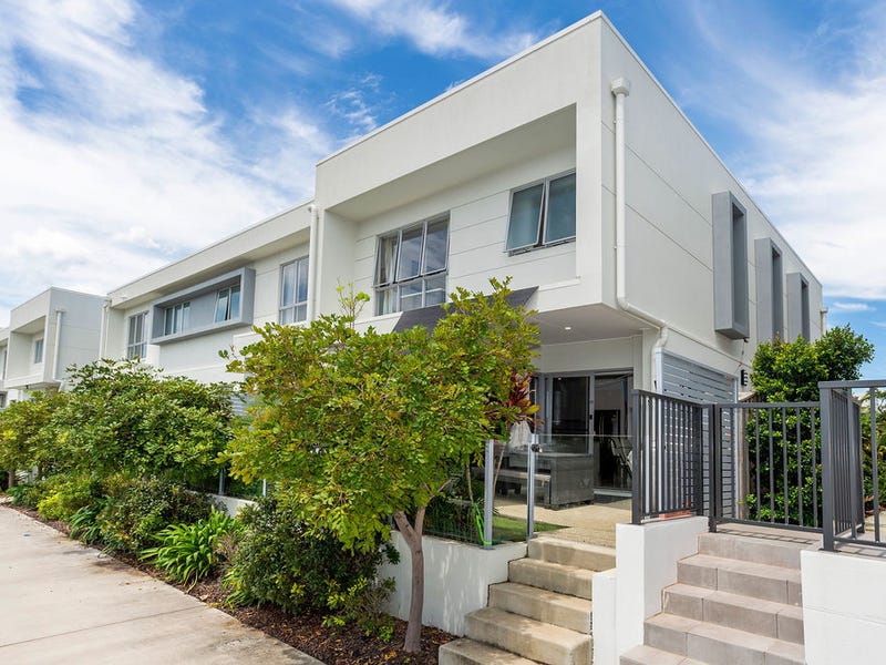 Unit 15/156 Marina Quays Bvd, Hope Island, Qld 4212 Villa for Sale