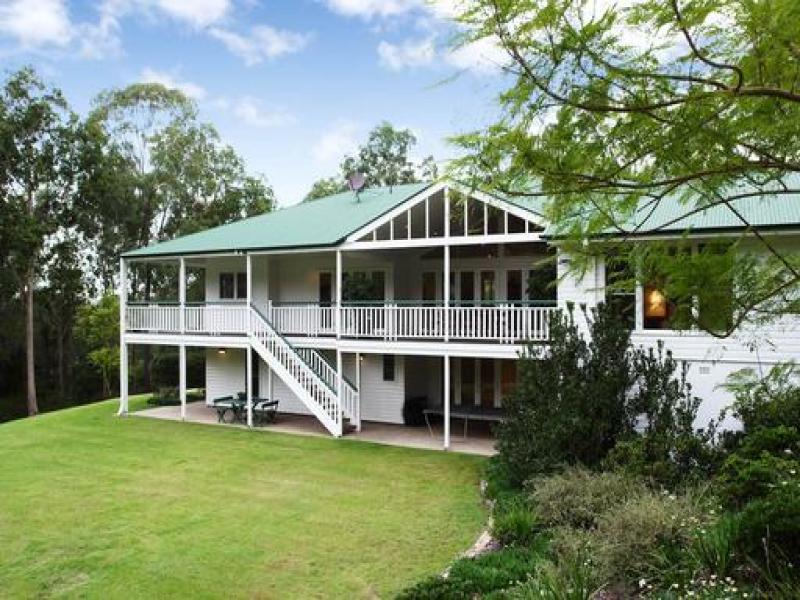 155 Savages Road, Brookfield, QLD 4069