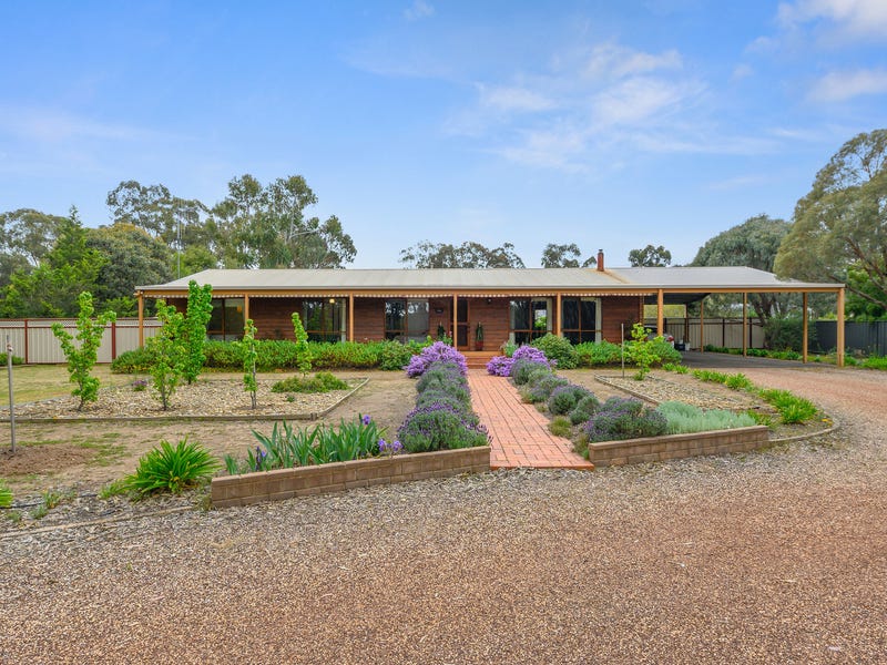 13 Fairway Drive, Ascot, VIC 3551