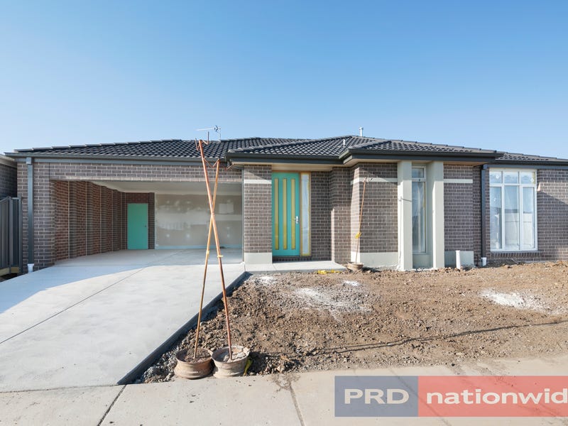 8 Moore Way, Lucas, VIC 3350