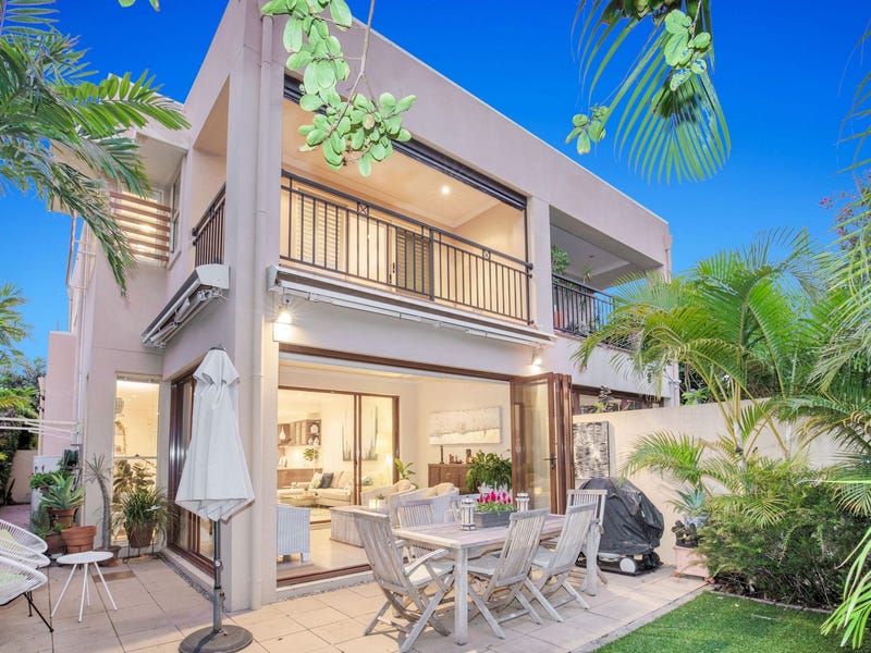 2/10 Bali Avenue, Palm Beach, Qld 4221 Townhouse for Sale