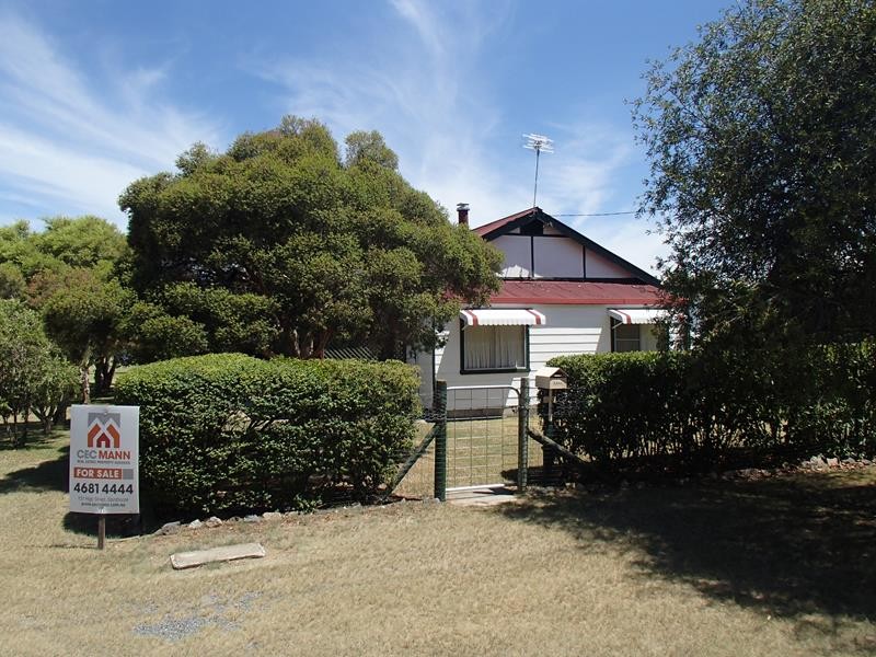 6 Border Street, Wallangarra, Qld 4383 House for Sale