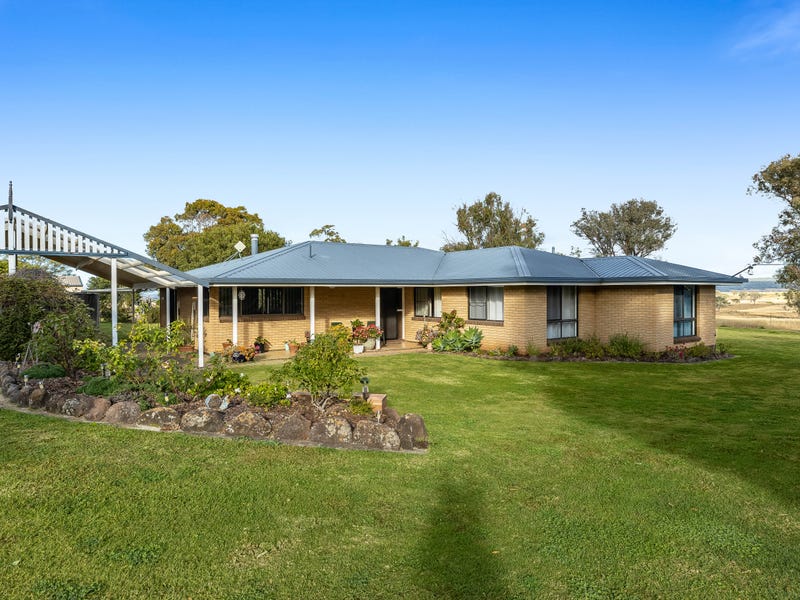 23 Strickland Road, East Greenmount, QLD 4359