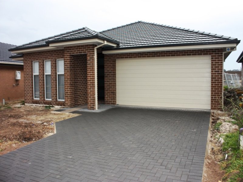 23 Pioneer Drive, Carnes Hill, NSW 2171 23 Pioneer Drive, Carnes Hill, NSW 2171