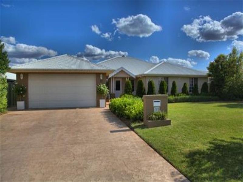 11 Holmwood Dr, Dubbo, NSW 2830 Property Details