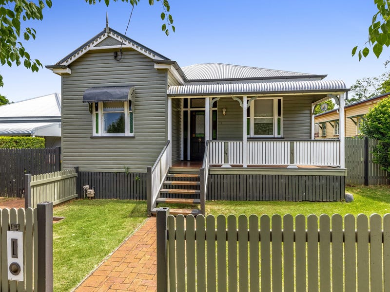19 Dunmore Street, East Toowoomba, QLD 4350