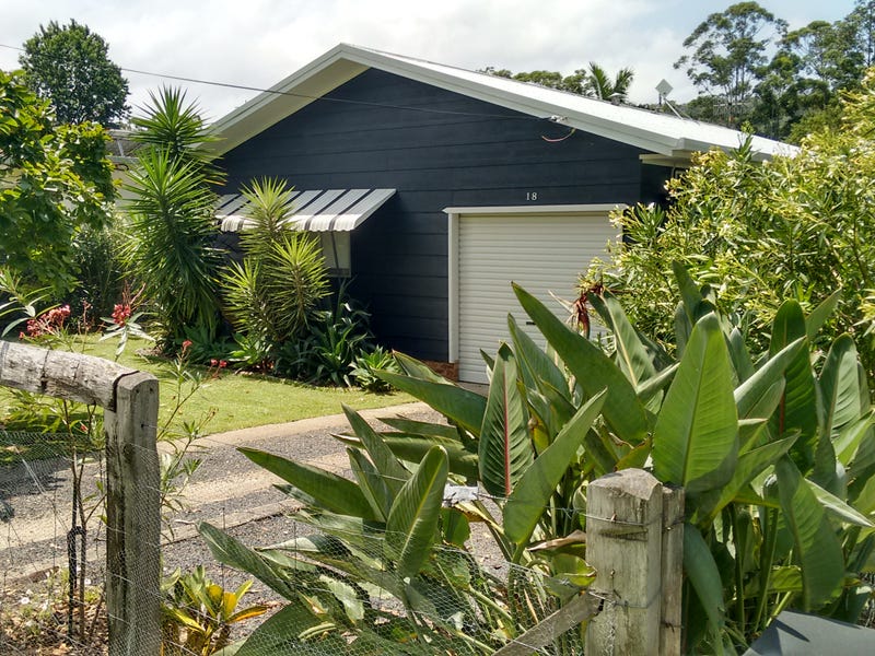 18 Wattle Street, Fishermans Paradise, NSW 2539