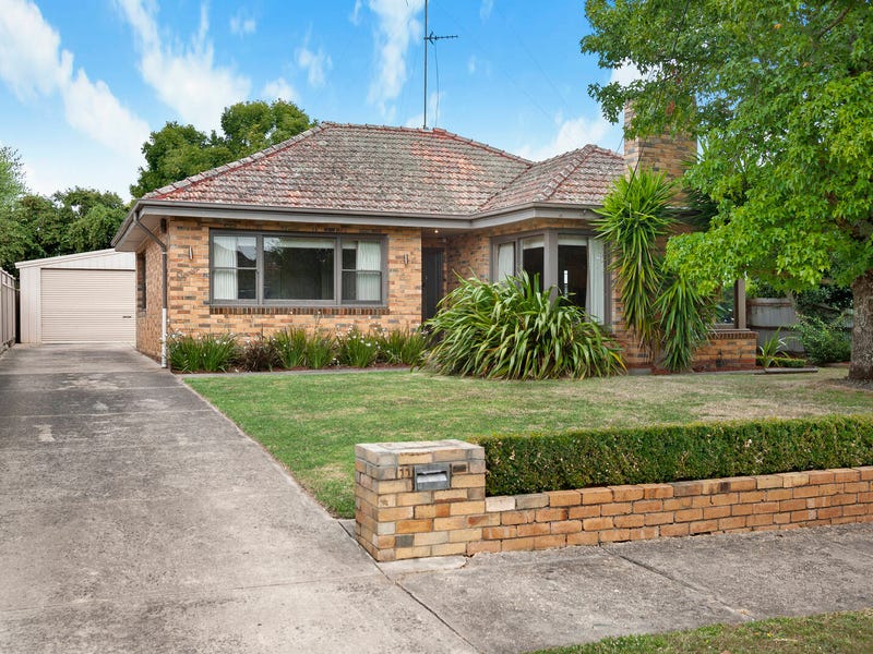 11 Orama Avenue, Wendouree, Vic 3355 Property Details