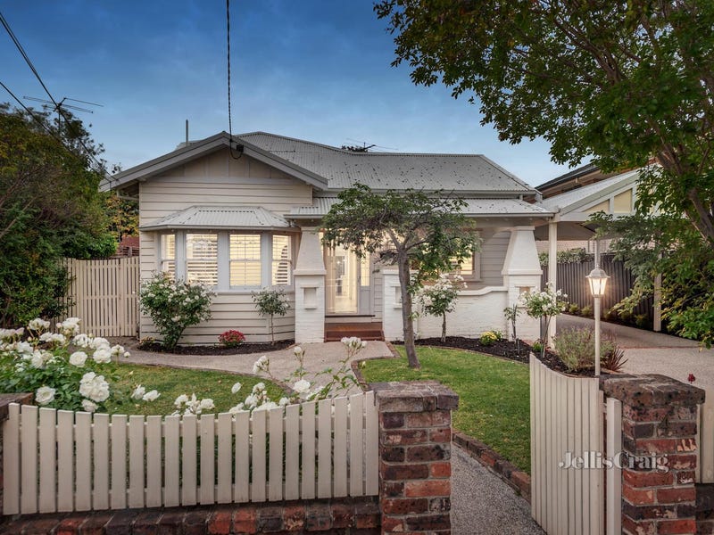 4 Creswick Grove, McKinnon, Vic 3204 Property Details