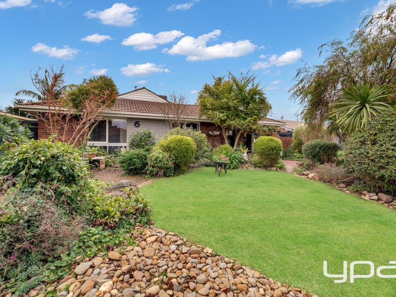 6 Hammersley Court, Taylors Lakes, VIC 3038