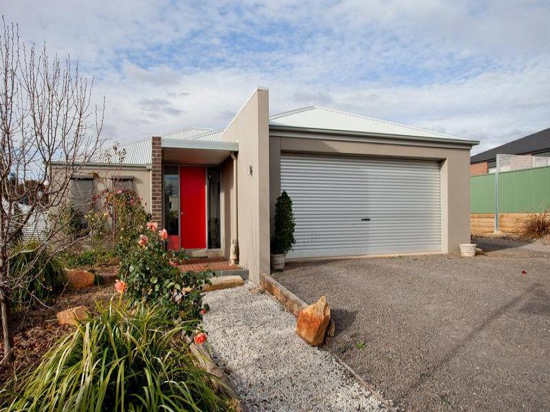 17 Janelle Drive, Maiden Gully, VIC 3551