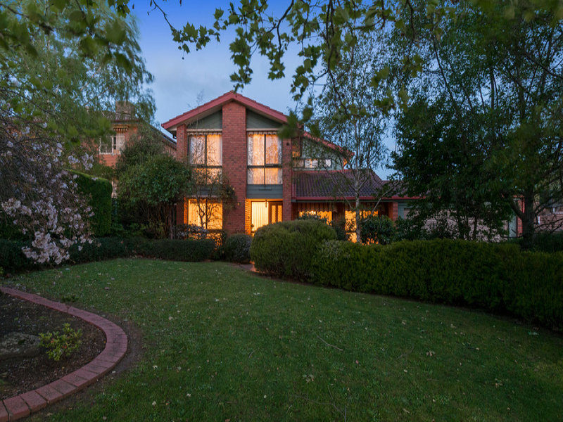7 Summerhill Park Drive, Mooroolbark, Vic 3138 Property Details