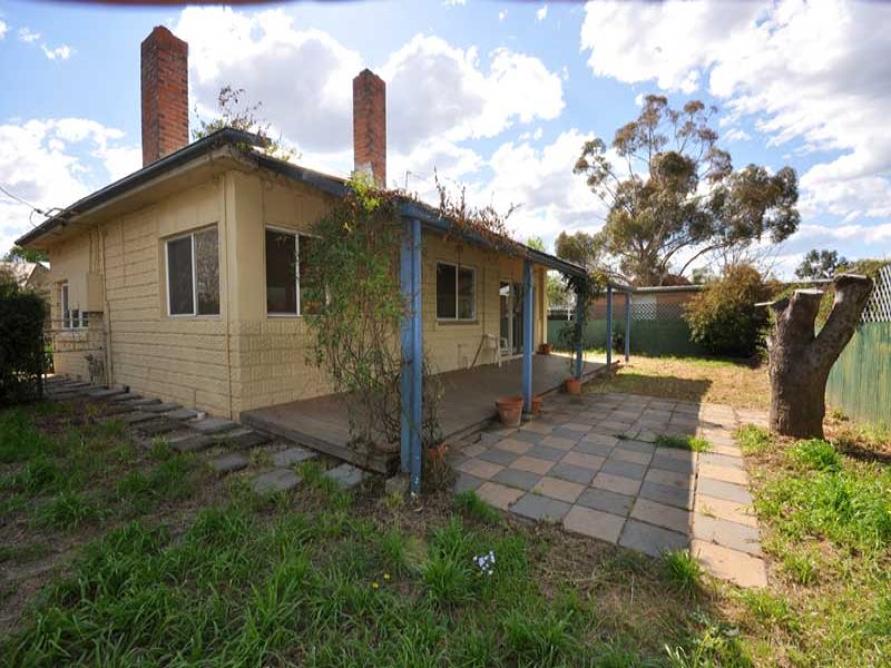 7 Lake Street, Lake Albert, NSW 2650