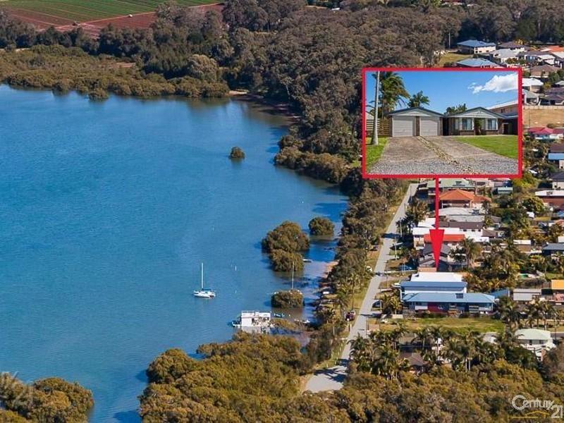 3 Waterfront Esmt, Redland Bay, QLD 4165