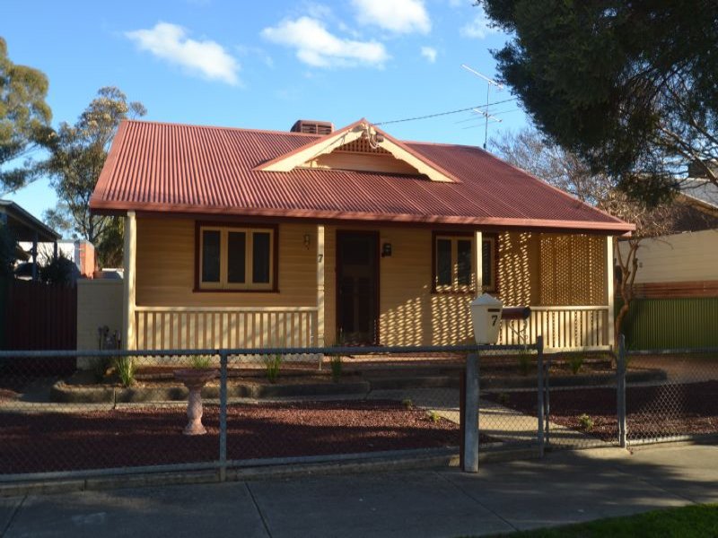 7 CRISP STREET, Wangaratta, Vic 3677 Property Details