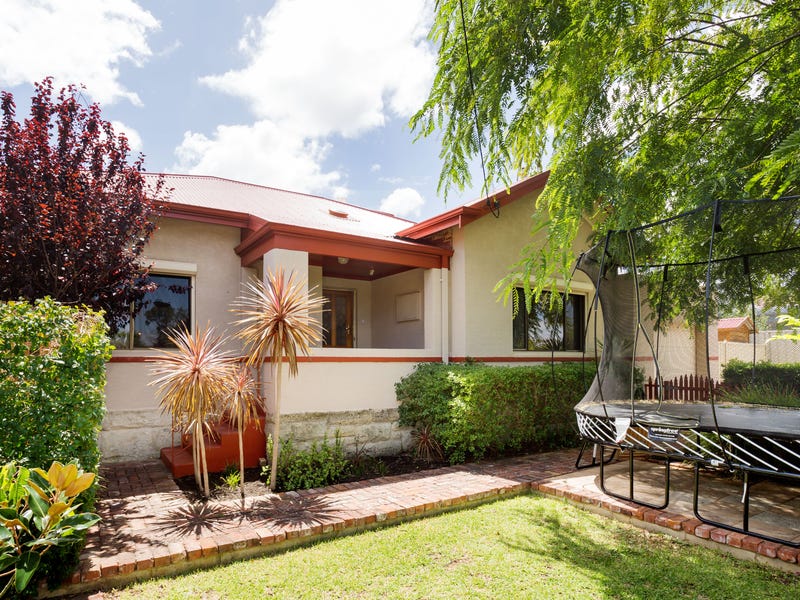 2D Rennie Crescent, Hilton, WA 6163 Property Details