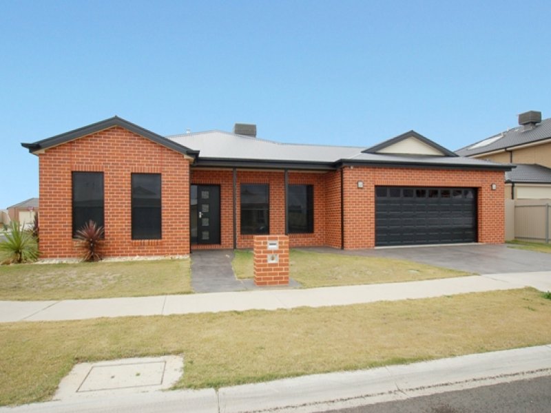 12 Barnes Boulevard, Horsham, VIC 3400