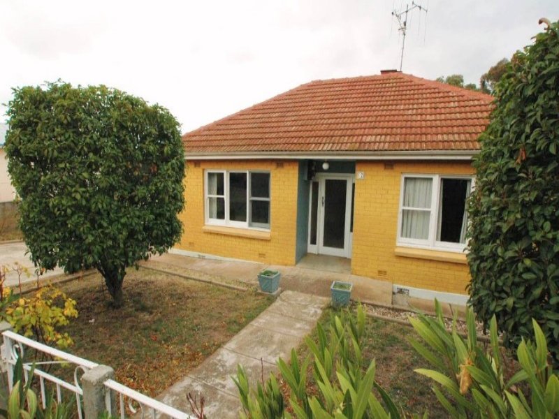 12 Hazelwood Street, Queanbeyan, NSW 2620 Property Details