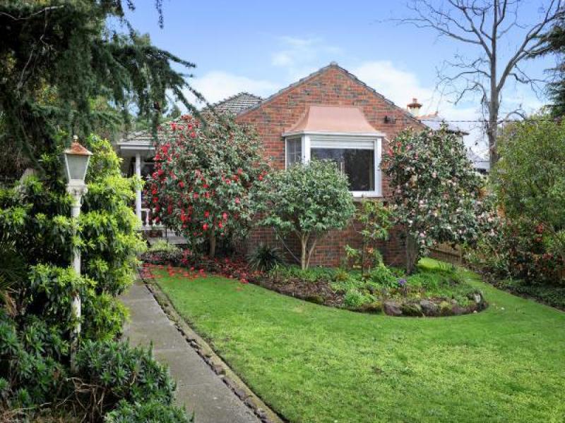 7 Studley Road, Ivanhoe, Vic 3079 Property Details