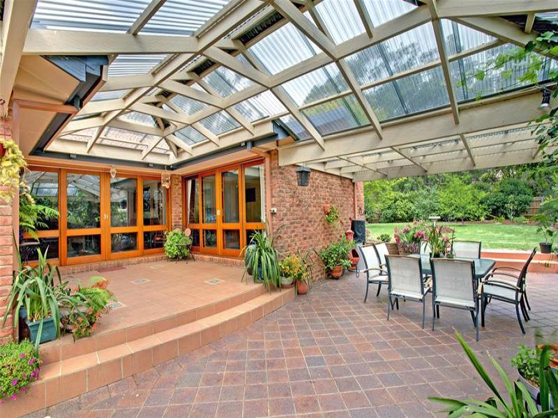 23 Summerhill Park Drive, Mooroolbark, Vic 3138 Property Details