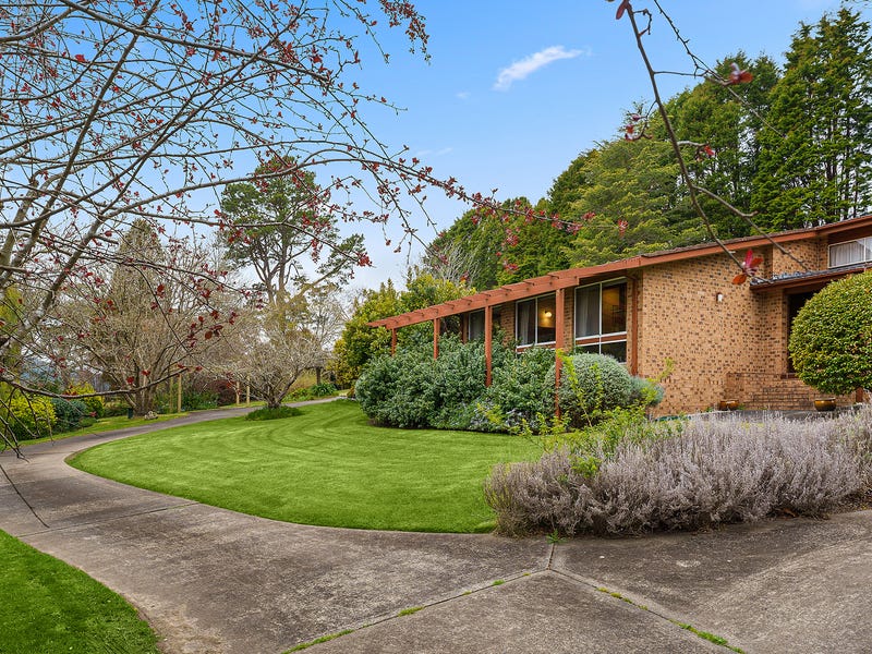 4 Fairway Drive, Bowral, NSW 2576 Property Details