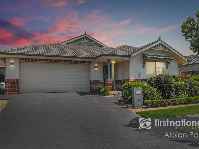 12 Shoreline Avenue, Haywards Bay, NSW 2530