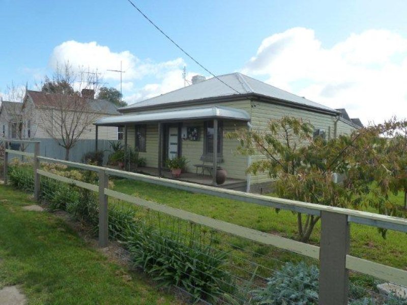 33 Albury Street, Harden, NSW 2587 Property Details