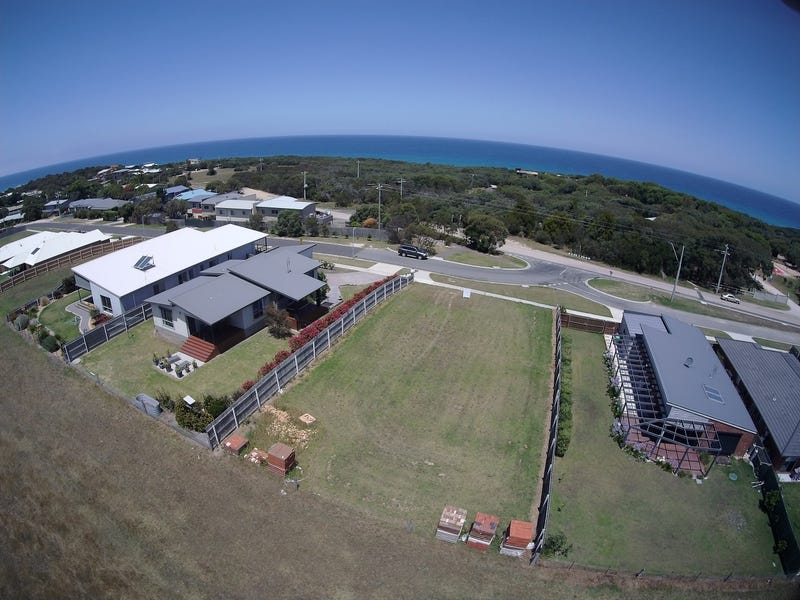 9 Bream Road, Lake Tyers Beach, VIC 3909